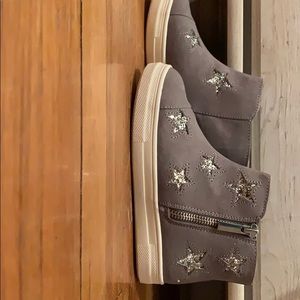 Kidpik size 11 toddler shoes.